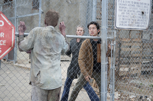 The Walking Dead - 3x16 - Welcome to the Tombs