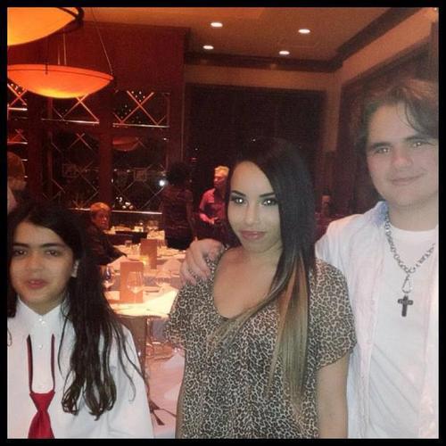  blanket jackson and prince jackson with a प्रशंसक new april 2013