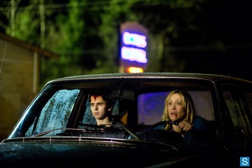  Bates Motel - Episode 1.06 - The Truth - Promotional foto's