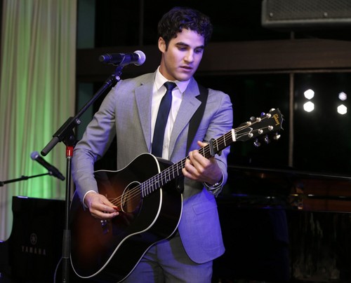 Darren Criss perform during the Verte Grades of Green’s Annual Fundraising Event 
