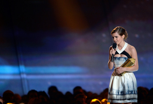  Emma Watson At MTV Movie Awards 2013
