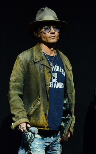  Johnny Depp at CinemaCon 2013 迪士尼