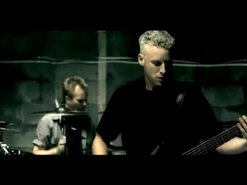  Nickelback - How You Remind Me {Music Video}