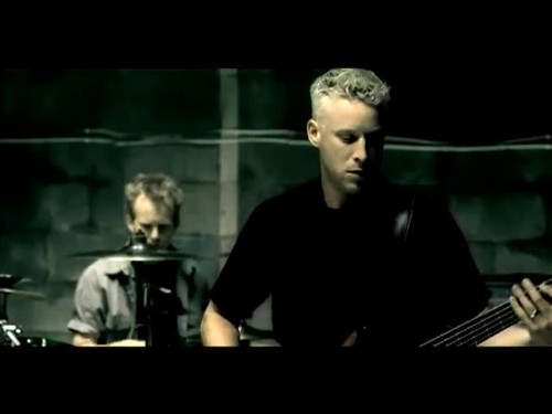  Nickelback - How You Remind Me {Music Video}