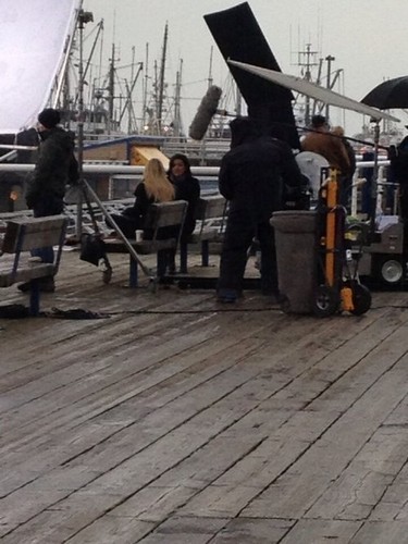 OUAT 2x19-'Lacey' BTS Photo "Emma & Gina Talking/Arguing"
