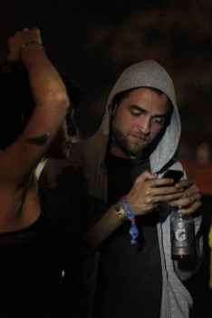  Rob and Kristen at Coachella (13/4/13)