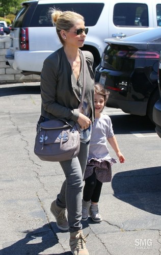  Sarah and carlotta, charlotte out in LA