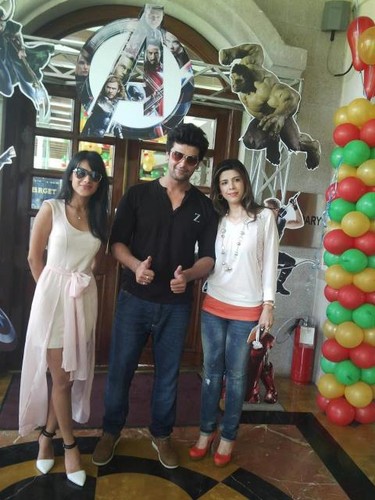 kushal with nia and his real life girlfriend