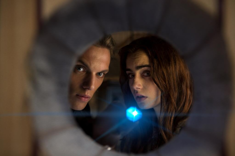  City of Кости movie NEW STILL - Clary and Jace