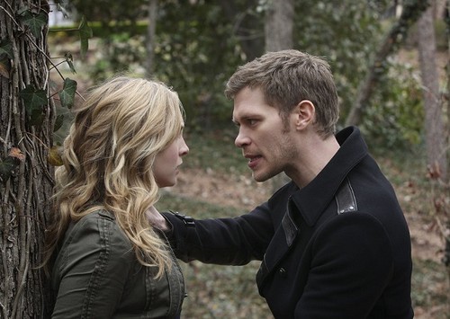  Exclusive Vampire Diaries First Look: Klaus and Caroline Have a Heated Confrontation