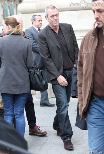  Hugh Laurie arrive in PARIS 04/29/2013