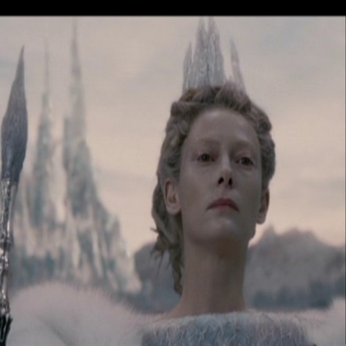  Jadis and her Ice قلعہ in the Background.