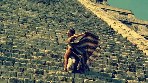  Jennifer Lopez in ‘I’m Into You’ muziek video
