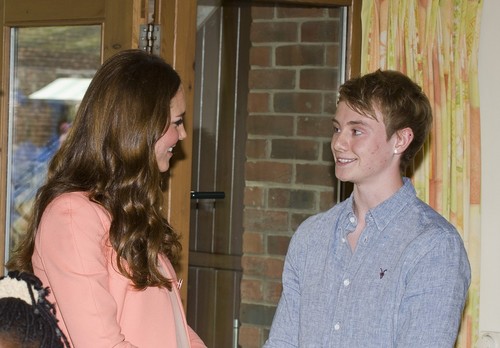  Kate Middleton Visits a Children's Hospice