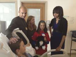  Michelle Visiting The Patients Injured In Bombing In Boston