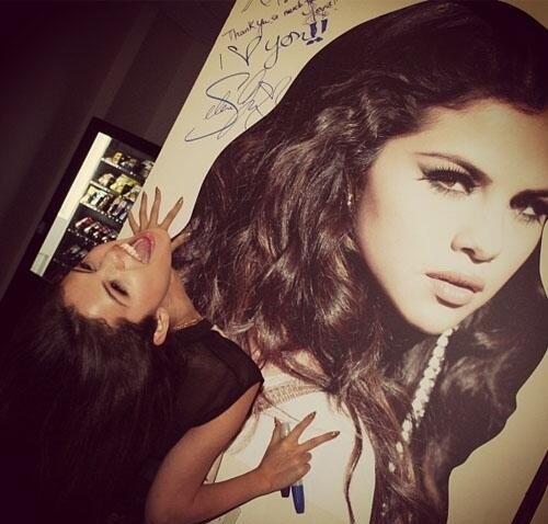  Selena - Personal ছবি (Social networks)