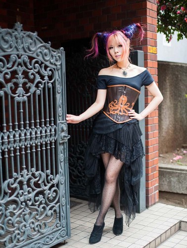  Tokyo, Japon steampunk model La Carmina, lacarmina steam punk couture fashion