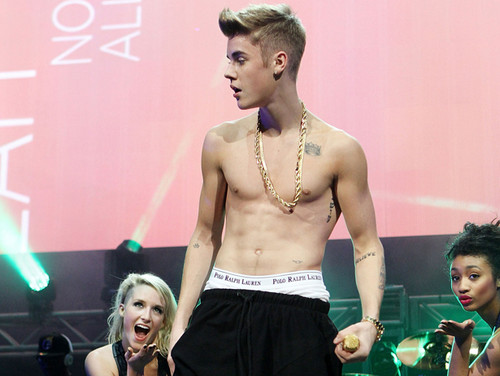  shirtless biebs all in all ♥♥♥♥