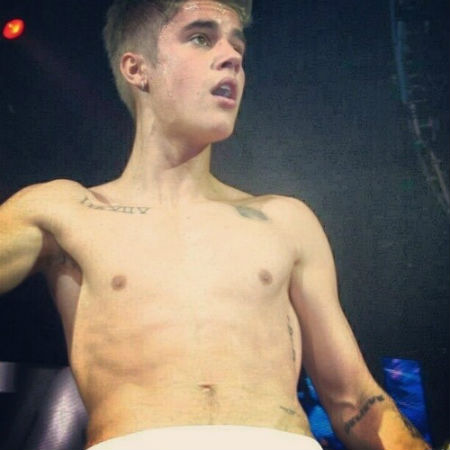  shirtless biebs all in all ♥♥♥♥