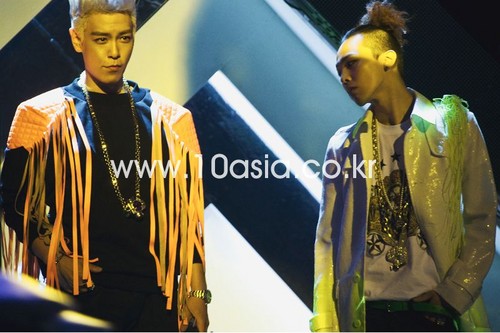  GD&TOP- 10Asia Interview (10.12.29)