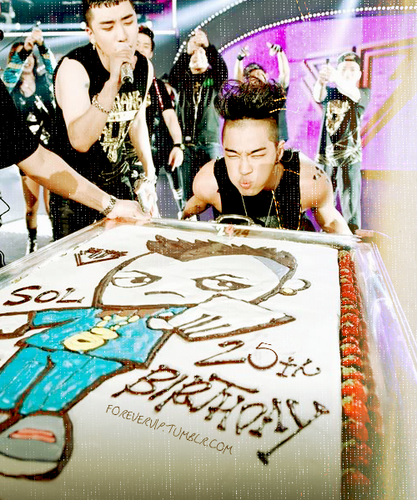  Happy Birthday Dong Young-bae ~♥