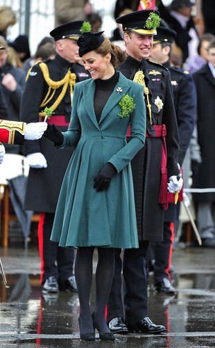  Kate Middleton Goes to the Races