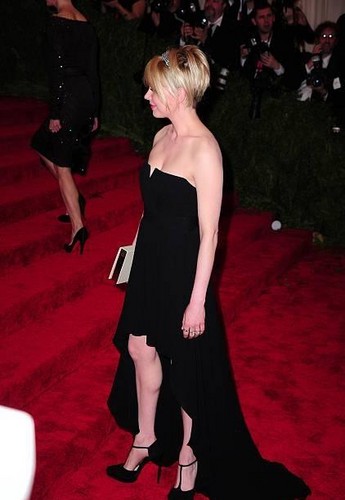  Michelle Williams at the "Met Gala" - (May 6, 2013)