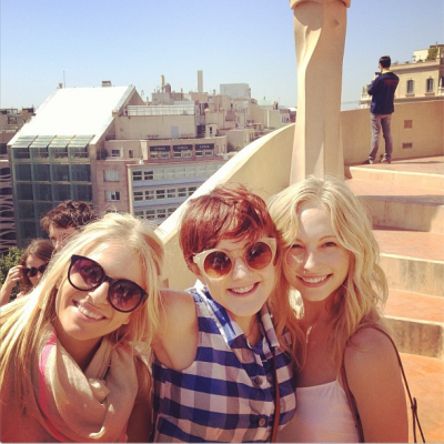  New Twitter pic - Candice with friends in Barcelona [06/05/13]