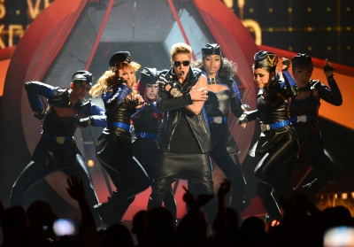  05.19.2013 Billboard موسیقی Awards - Peformance