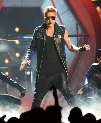  05.19.2013 Billboard संगीत Awards - Peformance