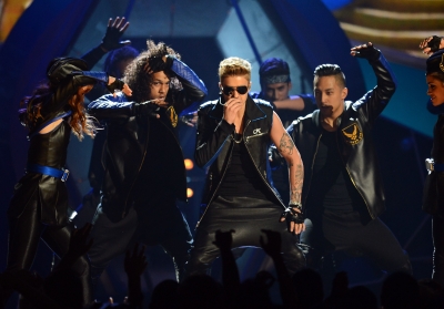  05.19.2013 Billboard संगीत Awards - Peformance