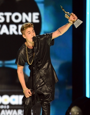  05.19.2013 Billboard Muzik Awards - tunjuk