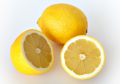  A Yellow 水果 called 柠檬