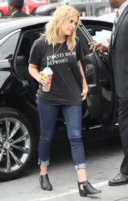  Arriving at 7-Eleven in Los Angeles (May 22nd, 2013)
