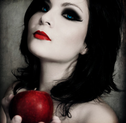  Goth Girl With An apel, apple