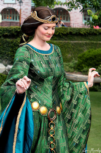  Queen Elinor at Merida's Coronation