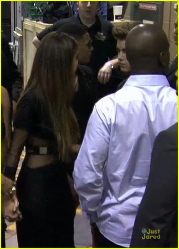  Selena kisses Justin at the backstage of Billboard 音乐 Awards!!!!!!