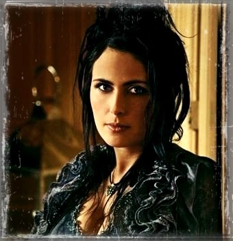  Sharon デン Adel (Within Temptation) As Morgana Pendragon! *^_^*