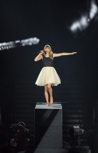  Taylor in the Red Tour <3