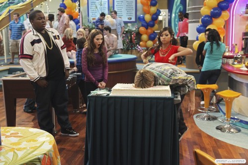  'The Suite Life on Deck' stills: 3x08 Party On!