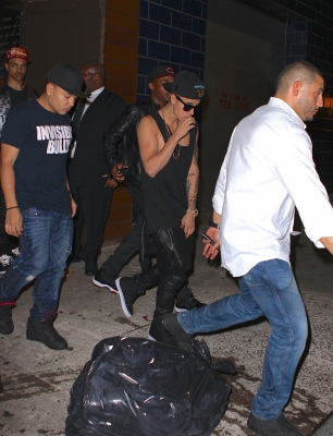  05.29.2013 Justin spotted with फ्रेंड्स partying in New York