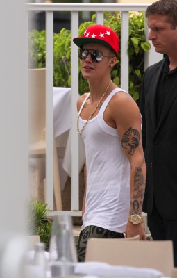  06.02.2013 Justin At Miami tabing-dagat + walang tiyak na layunin