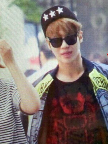  130607 Taemin on the way to música Bank for Henry Trap