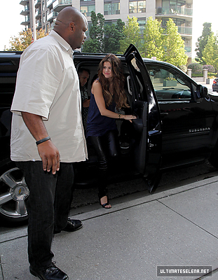  ARRIVING AT RADIO Ciuman 92.5 IN TORONTO - MAY 30