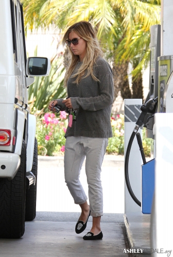  Ashley out in Hollywood