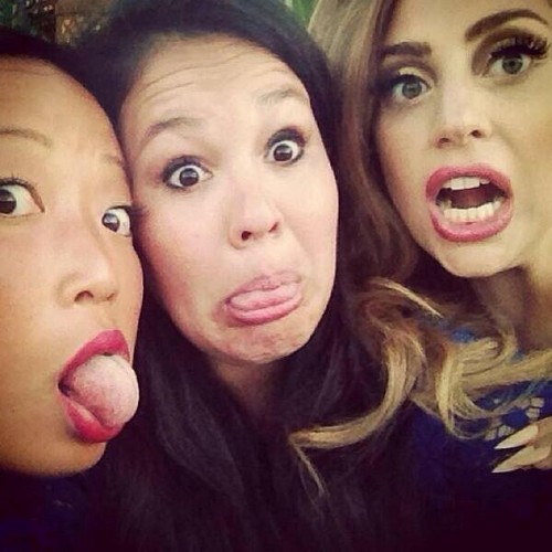  Gaga with her বন্ধু Bo and Arianne in Mexico