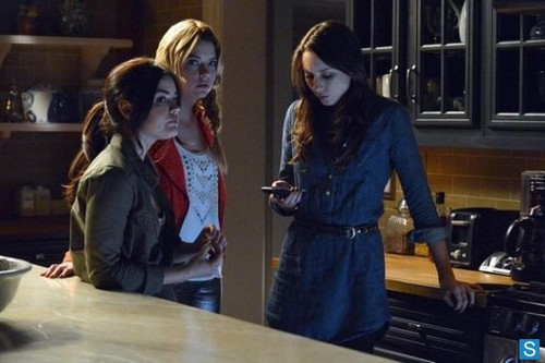  Pretty Little Liars - Episode 4.02 - Turn of the Shoe - Promotional चित्रो