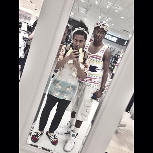  Princeton says in Instagram "This is how I look when I go to the mall with @ratedkg" <3 :D ; { D
