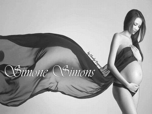 Simons nude simone Simone Simons
