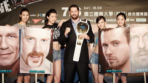  Wade Barrett visits Jepun and Taiwan